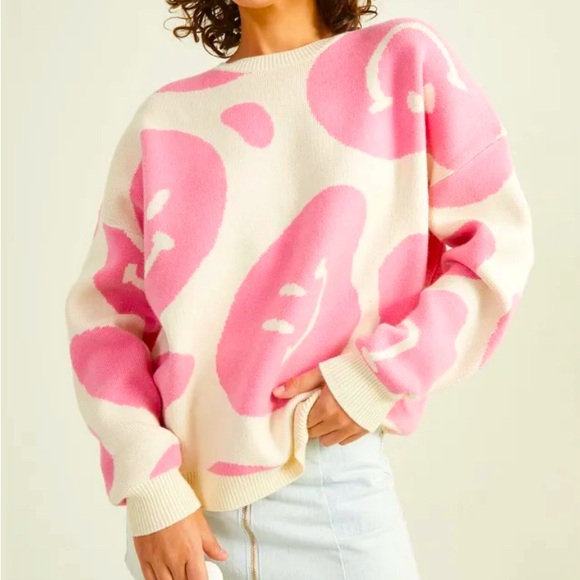 Altar'd State Sweaters - ALTAR’D STATE Brianna Smiley Sweater. Oversized, Size XS. Pink and off white